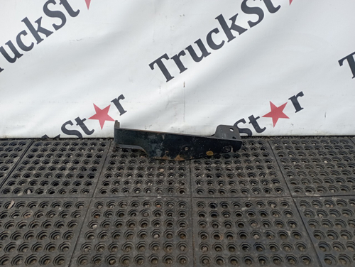 Кронштейн подножки левый 2017г.