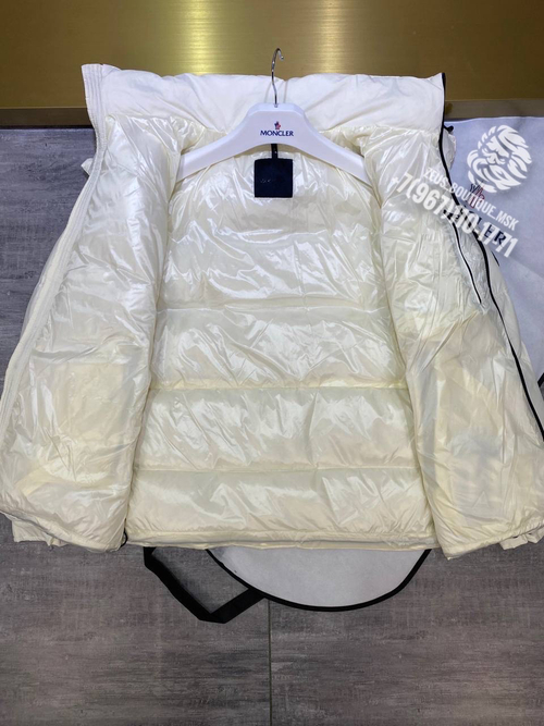 Пуховик Moncler