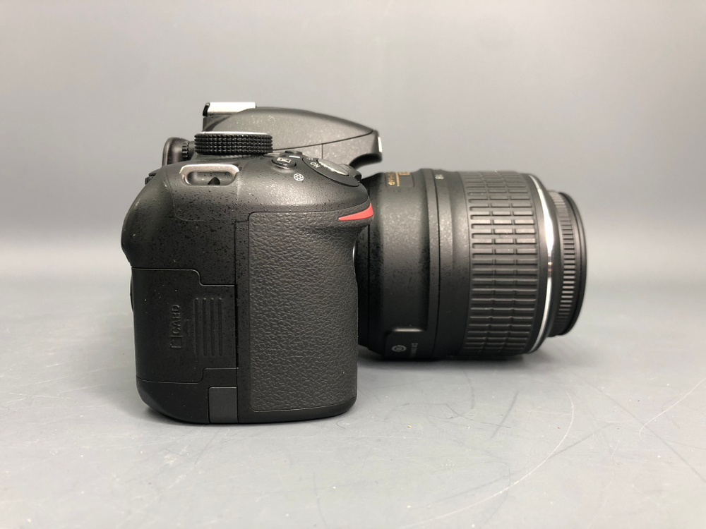 Nikon D3200 kit 18-55mm 3.5-5.6G VR 4.200 кадров