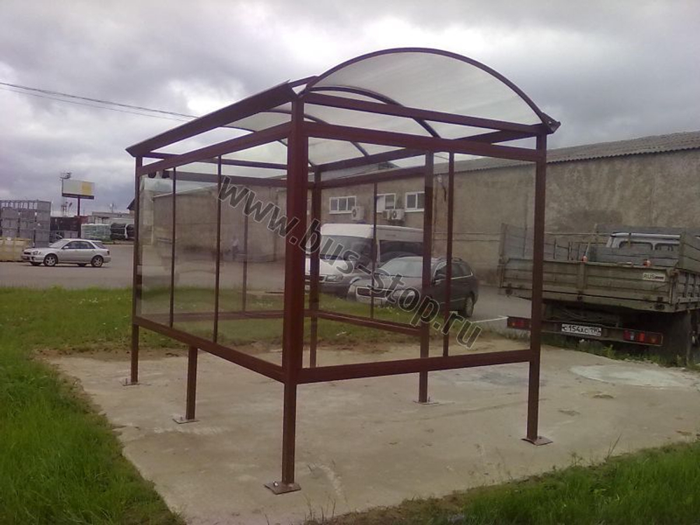 Курилка из поликарбоната с дополнительной стенкой