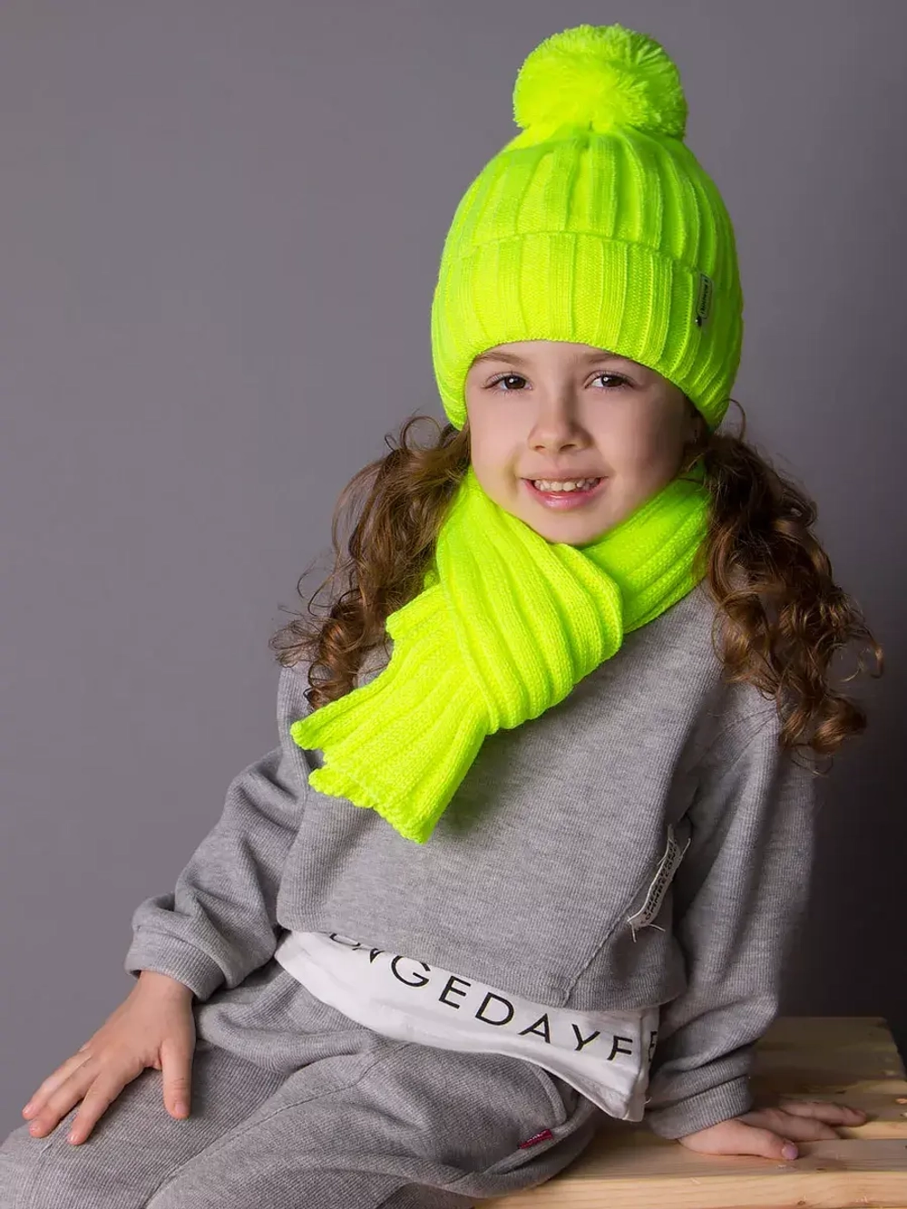 Шапка детская осенняя и шарф