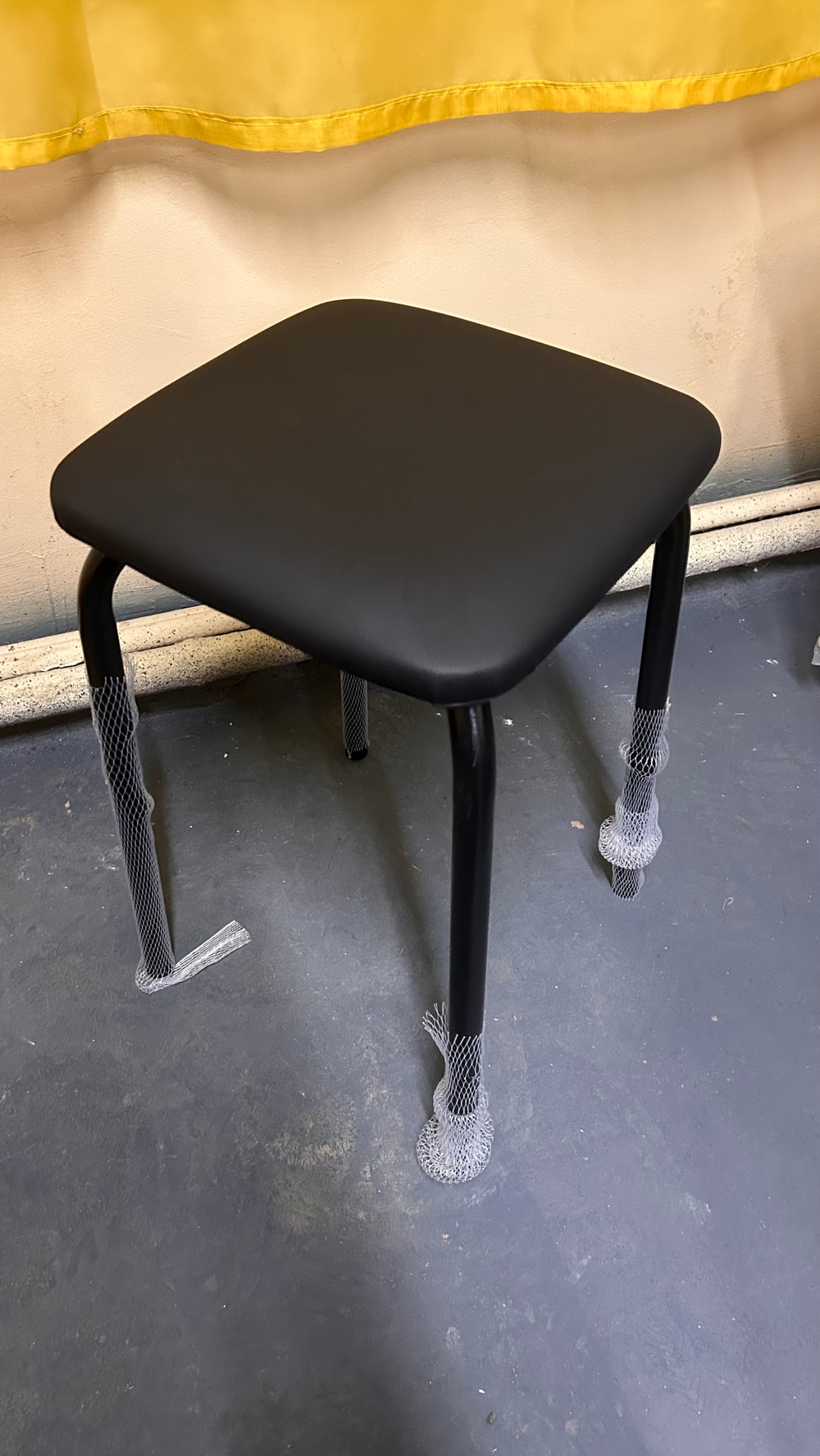 Табурет черный к/з ( черный)