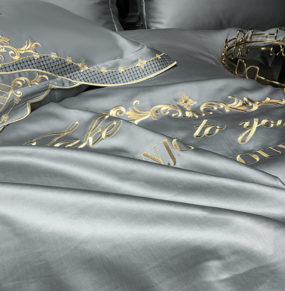 Постельное белье Сатин Гладкокрашеный Вышивка Делюкс на резинке DHCR004