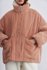 Вельветовая куртка персикового цвета