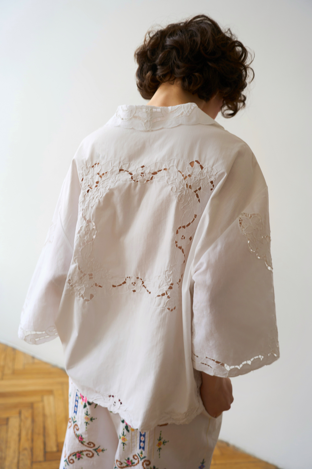 Рубашка с перфорированной вышивкой