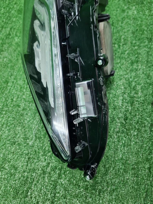 Фара левая Toyota Camry XV70 (2017-2021) LED