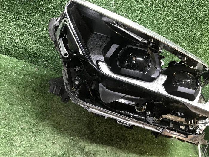 Битая Фара левая BMW X5 G05 (2018-2023) LED