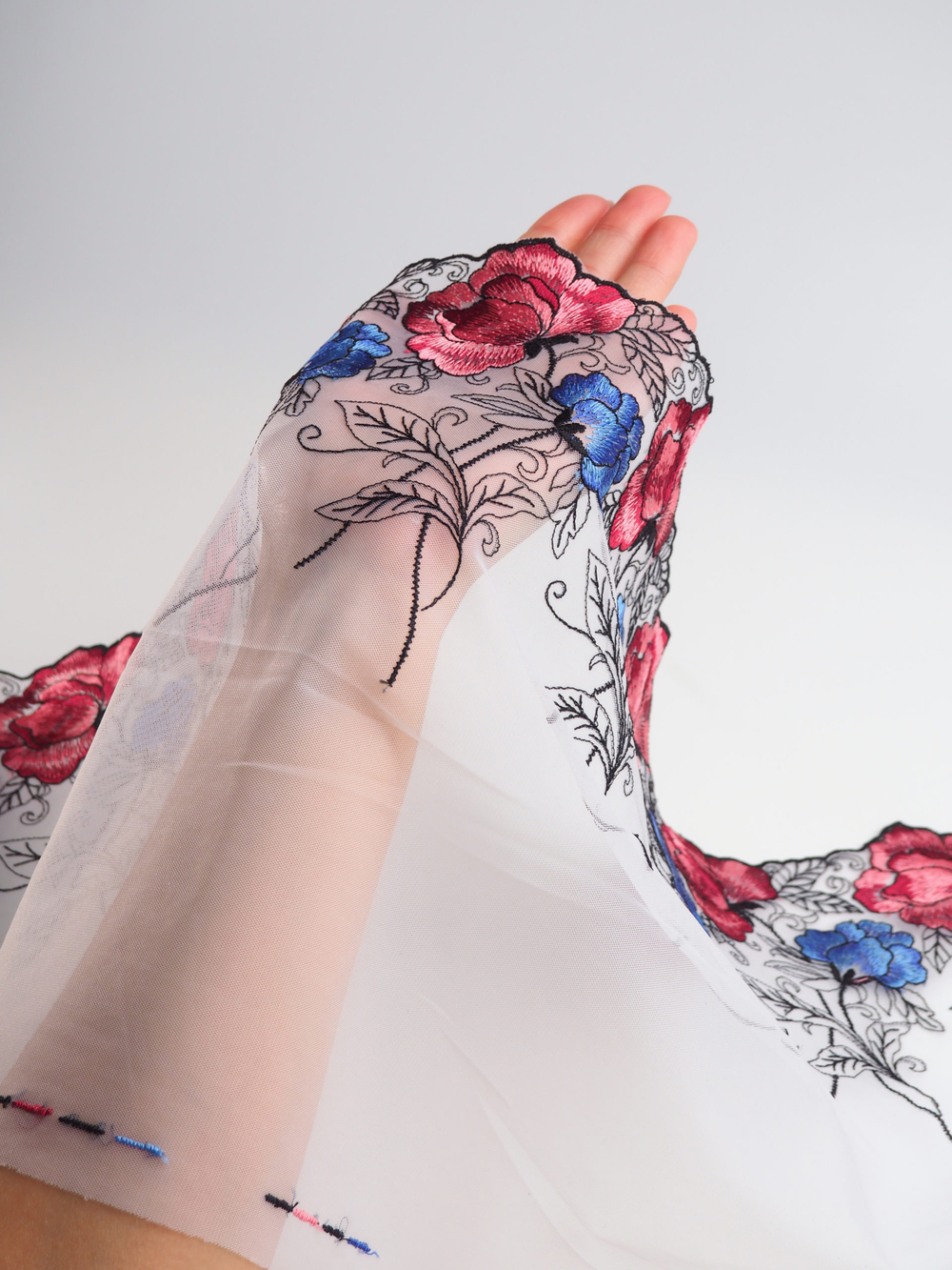 Вышивка на сетке белая с мультиколор неэластичная ширина 27 см (2 стороны)