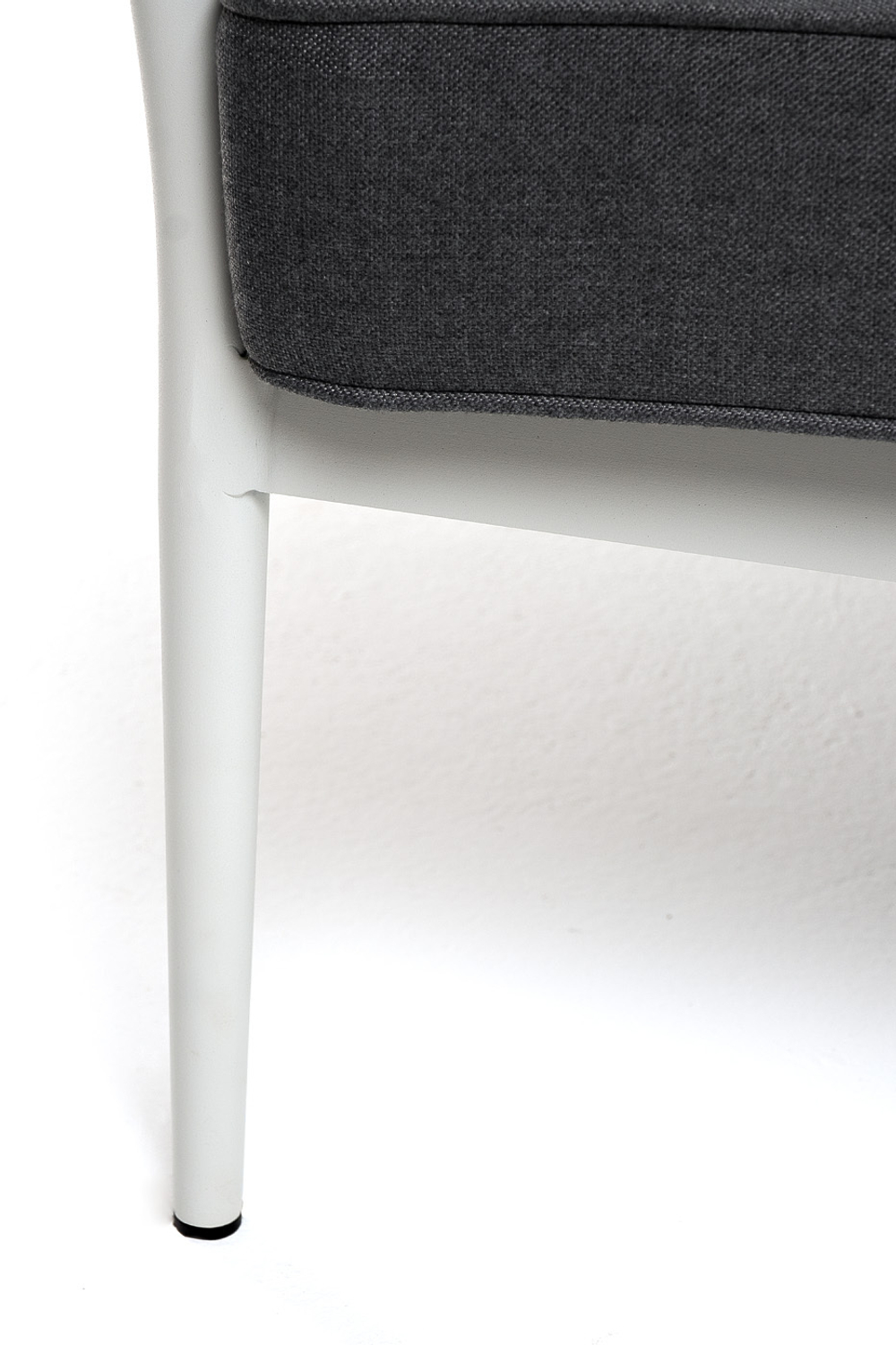 "Касабланка" диван 3-местный плетеный из роупа, каркас алюминий светло-серый (RAL7035) муар, роуп серо-коричневый 23мм, ткань серая 017