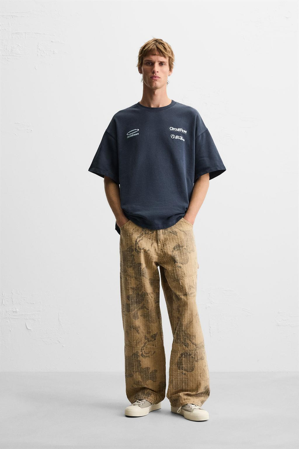 ZARA ТОЛСТОВКА С ГРАФИЧЕСКИМИ ПРИНТАМИ, СИНИЙ