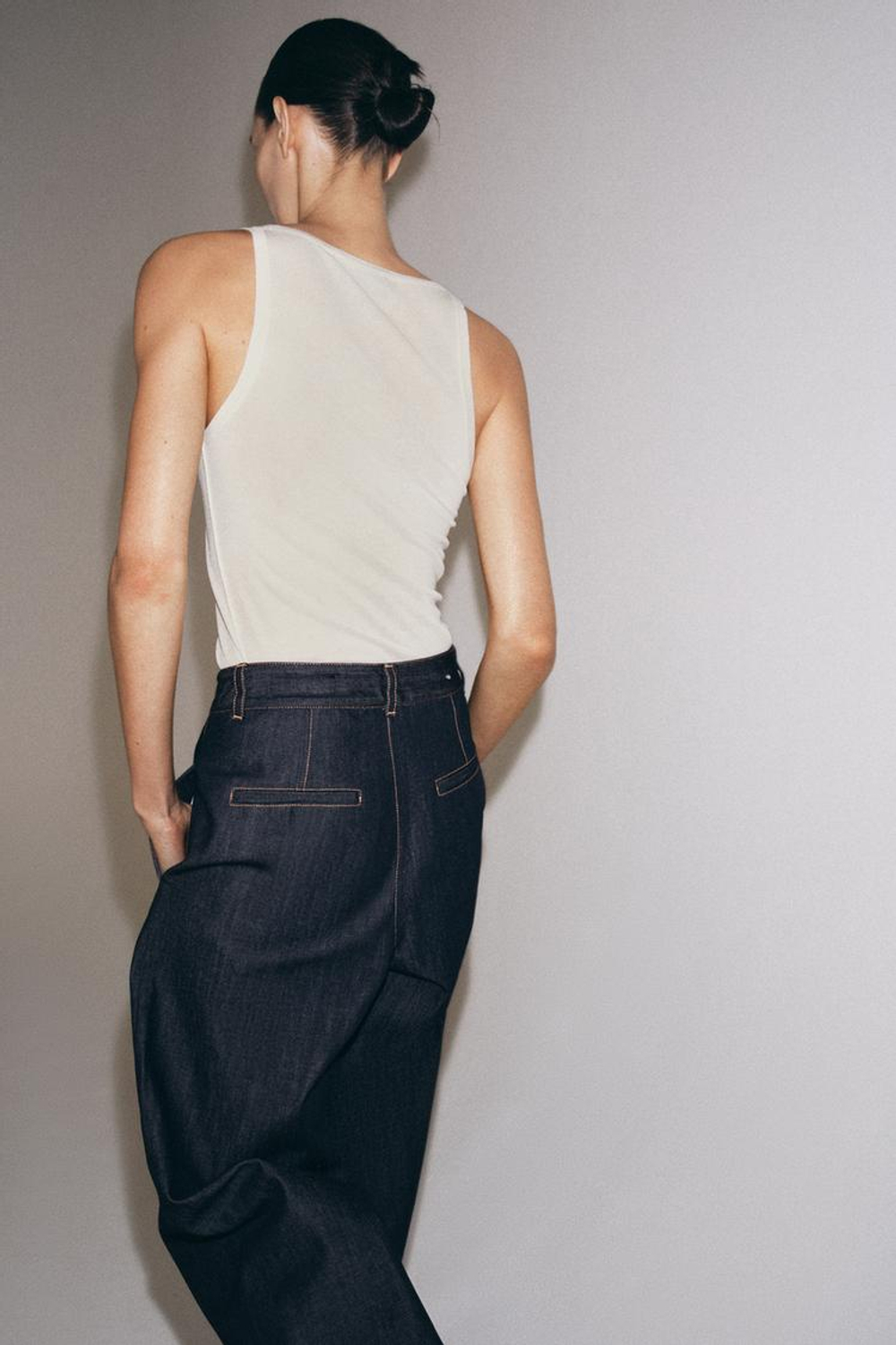 ZARA ТОП ИЗ ТОНКОГО ТРИКОТАЖА БЕЗ РУКАВОВ, БЕЛЫЙ