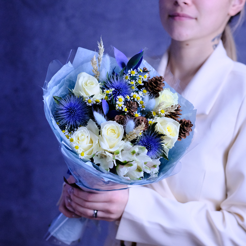 Купить Зимний букет с белыми розами и ромашками #674