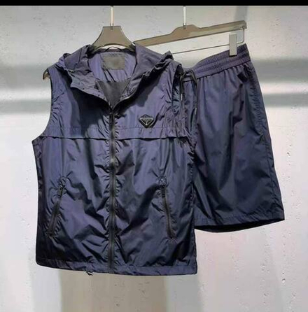 Прогулочный костюм Prada