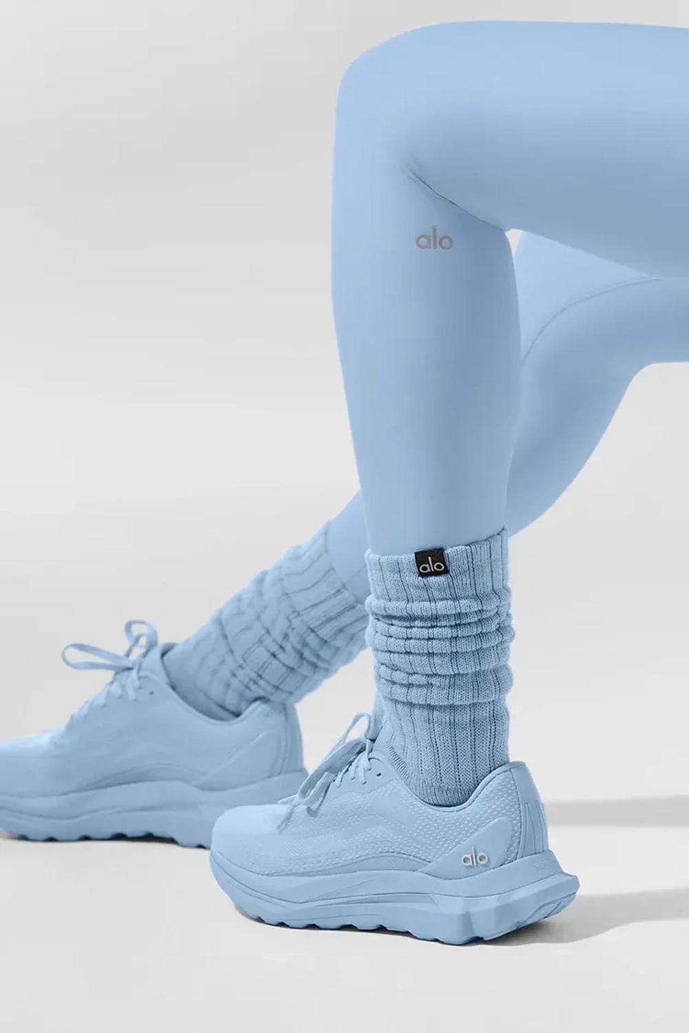 Alo yoga Кроссовки, светло-голубой