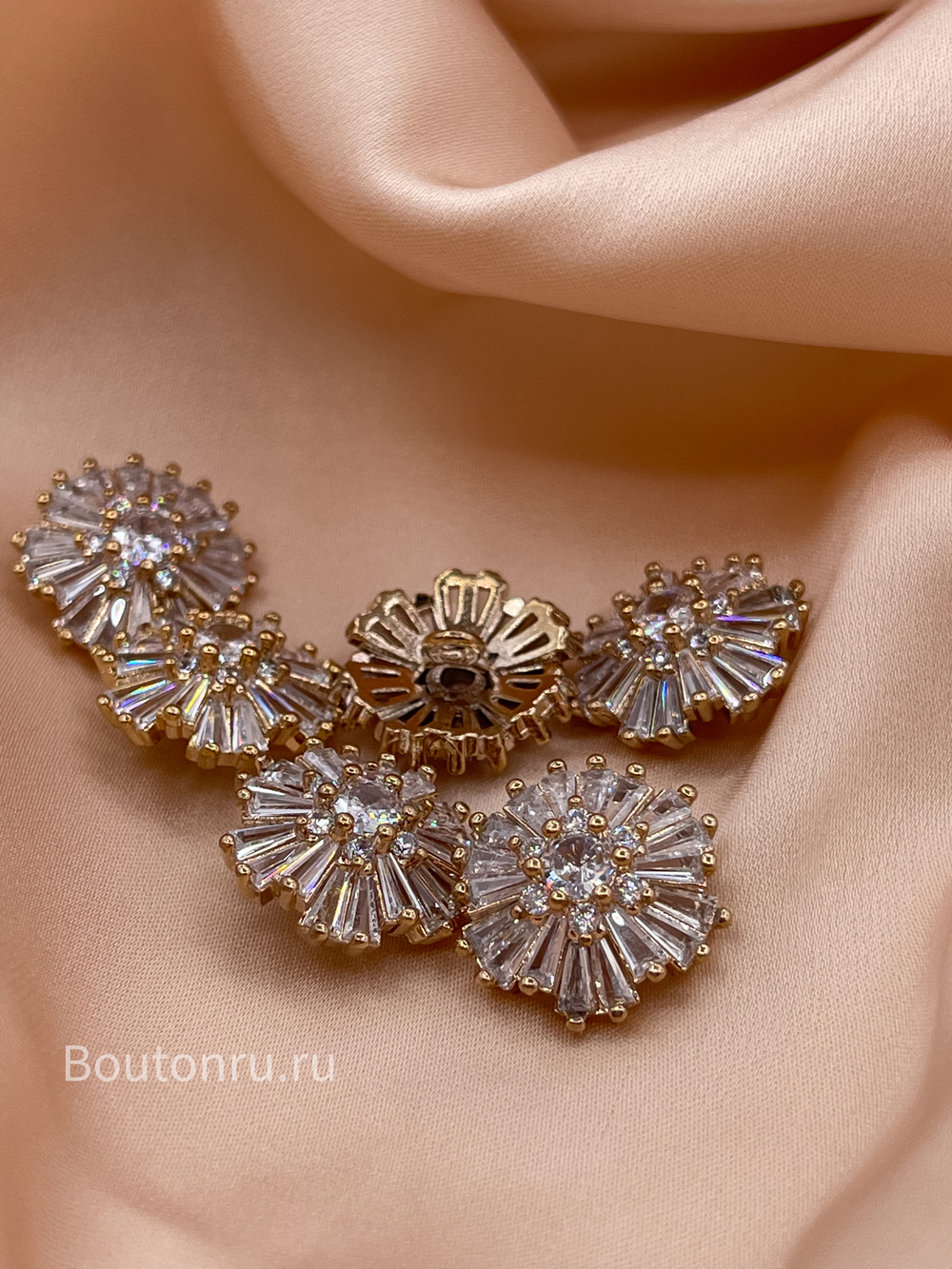 Пуговицы золото стразы в форме цветка