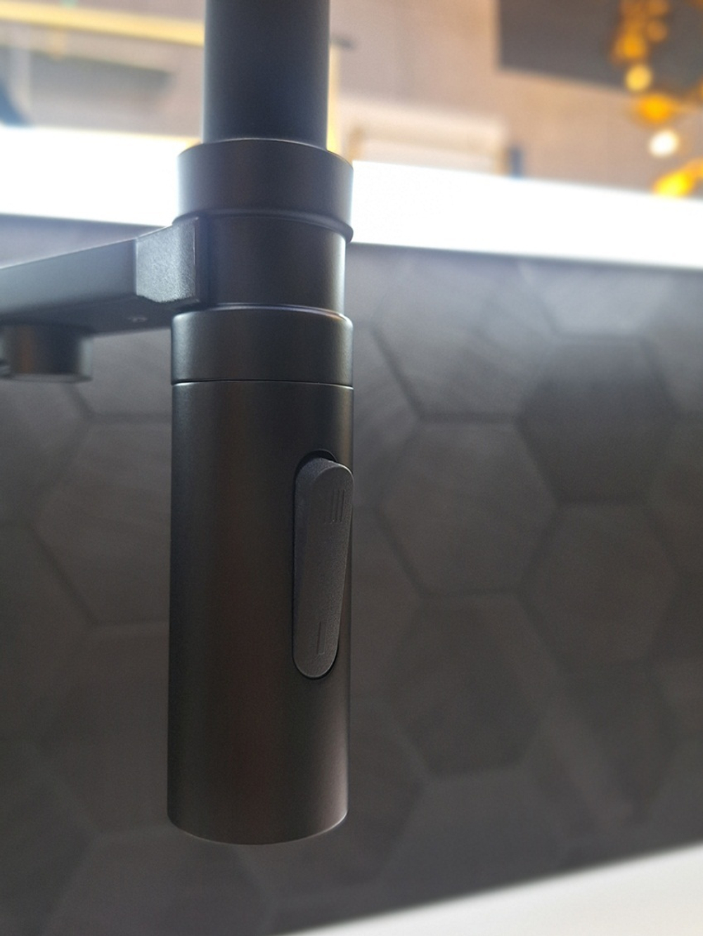 Смеситель для кухни с гибким изливом AltroBagno Flusso 050204 MB