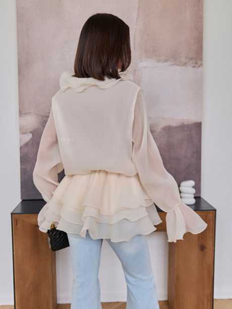 Бежевое шифоновое платье-блузка с брошами