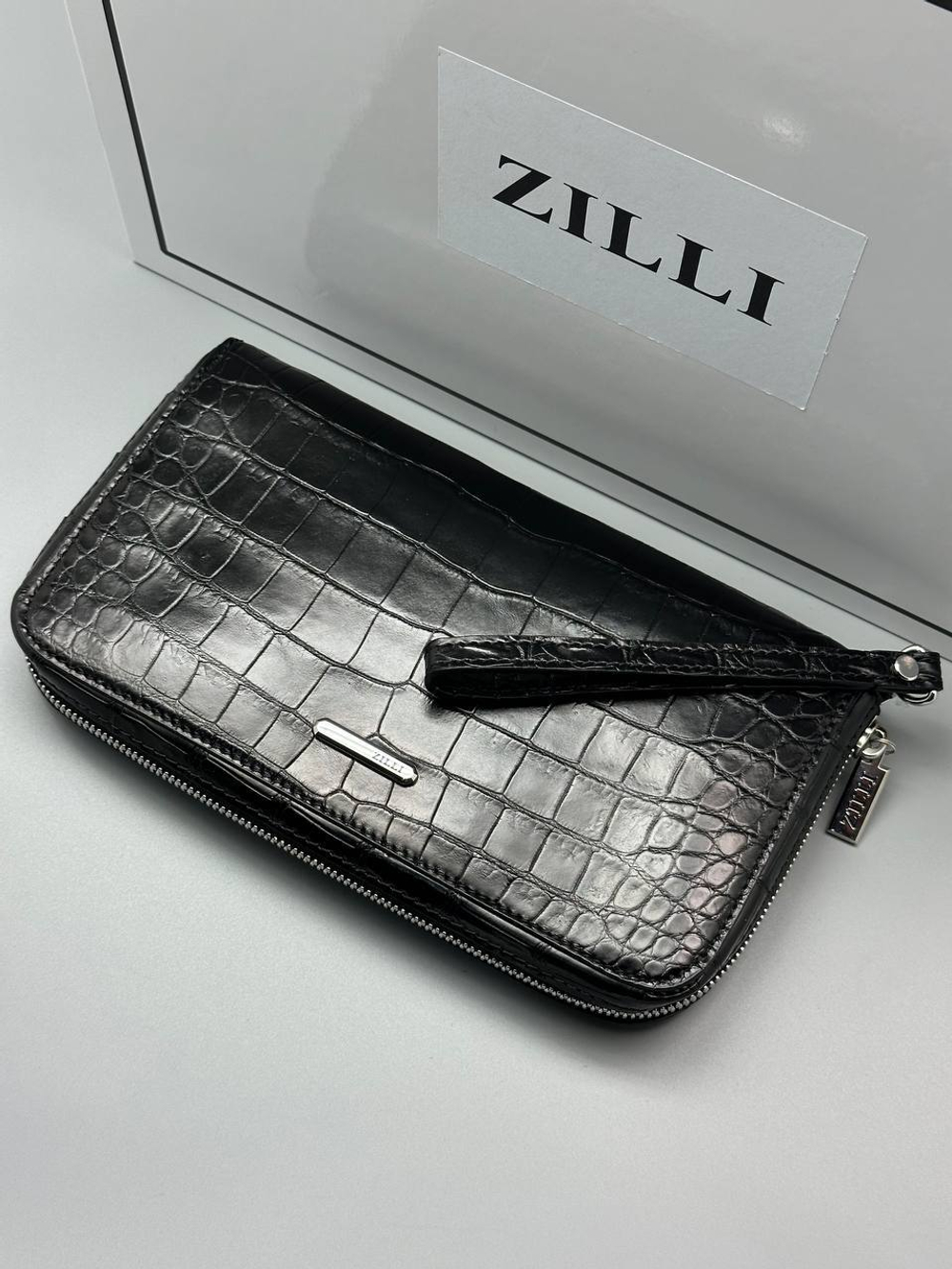 Клатч из кожи крокодила Zilli