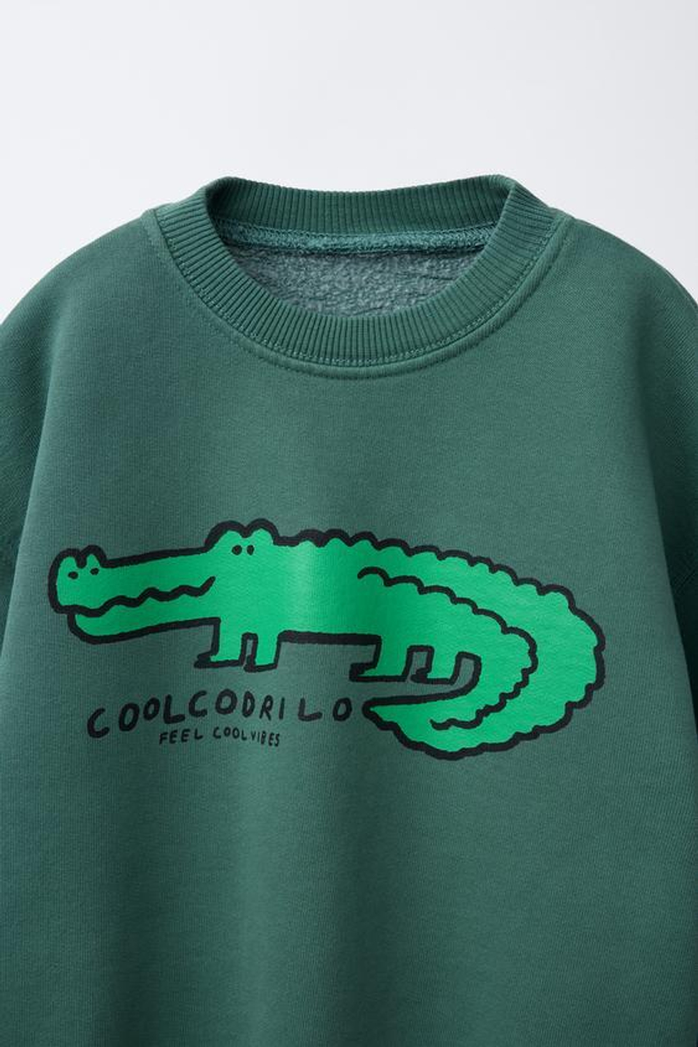 ZARA ТОЛСТОВКА С ПРИНТОМ, ОТТЕНКИ ЗЕЛЕНОГО