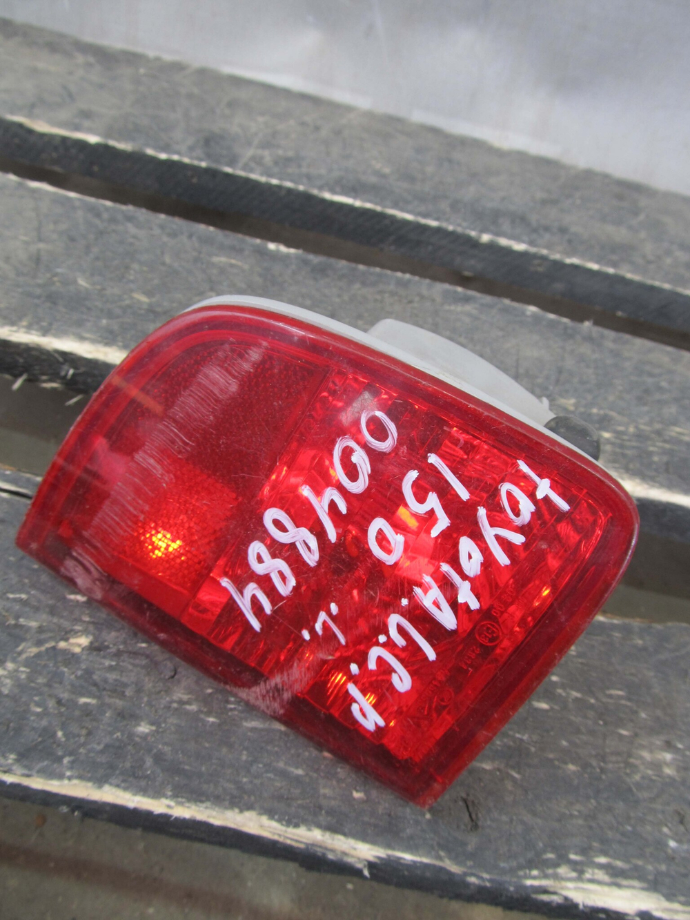 ПТФ задний левый Toyota Land Cruiser 200 07-15 Б/У  8145660031