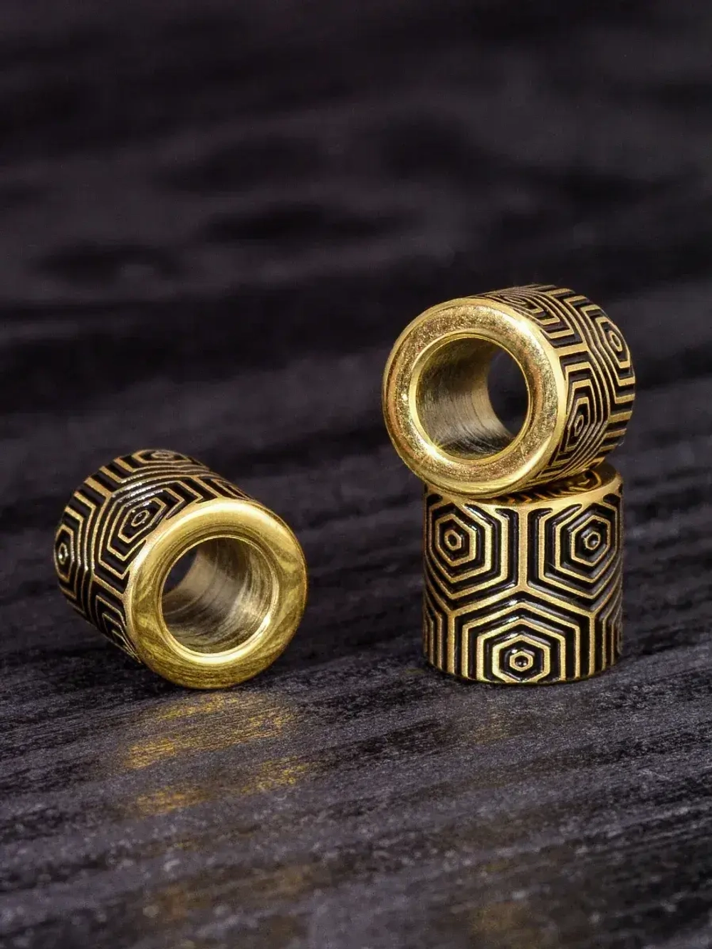 Бусины цветные «Соты» из нержавеющей стали с лазерной гравировкой