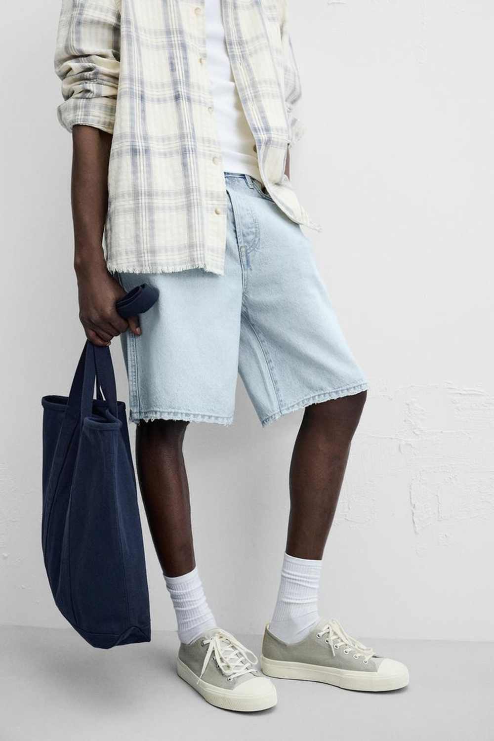 ZARA ДЖИНСОВЫЕ ШОРТЫ STRAIGHT-LEG, ГОЛУБОЙ