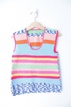 Жилетка радужного цвета на 3/4 года