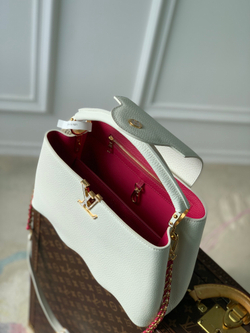 Louis Vuitton Capucines MM