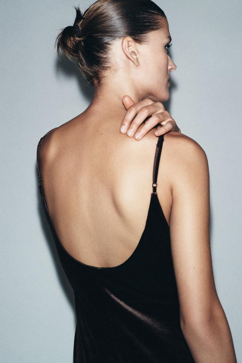 ZARA ДЛИННОЕ БАРХАТНОЕ ПЛАТЬЕ, КОРИЧНЕВЫЙ