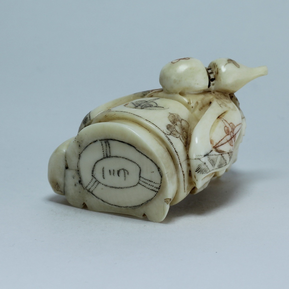 Эксклюзивная нэцкэ Монах с тыквой-горлянкой за спиной и мешком