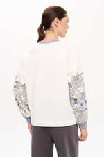 23350 Свитшот женский (молочный)