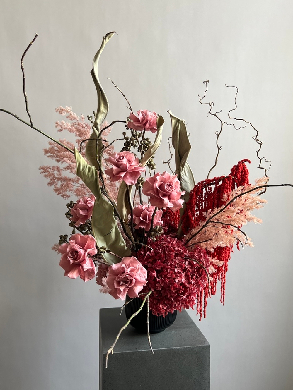 Композиция в кашпо Стрелиция