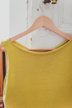 Топ из итальянского хлопка желтого цвета