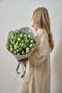 Большой букет белых тюльпанов 51шт (160)