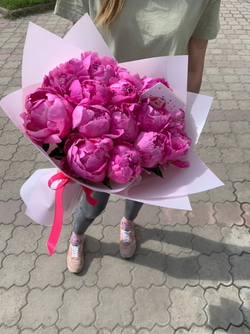 Букет из 15 пионов