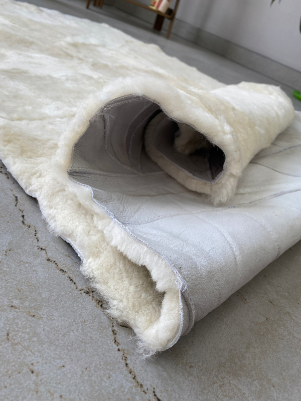 Меховой коврик накидка на кресло из овчины