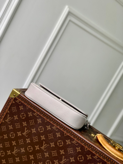 Louis Vuitton Ivy Wallet On Chain Bag