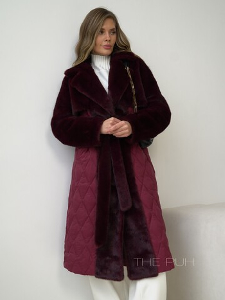 Комбинированный бордовый пуховик с капюшоном и поясом