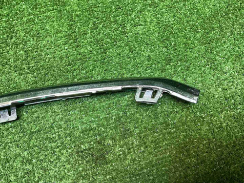 Накладка переднего бампера правая Hongqi HS5 19-нв