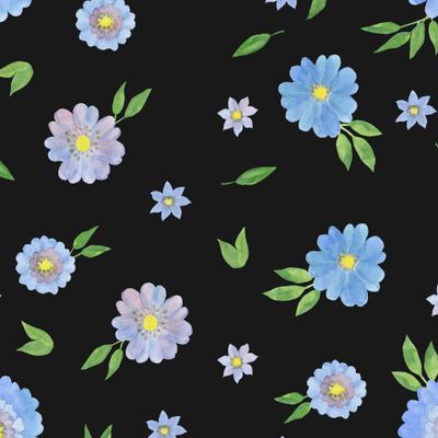 Голубые цветы (незабудки) на черном фоне