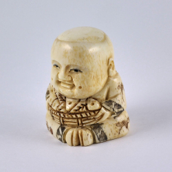 Нэцкэ Ребенок с корзиной рыбы