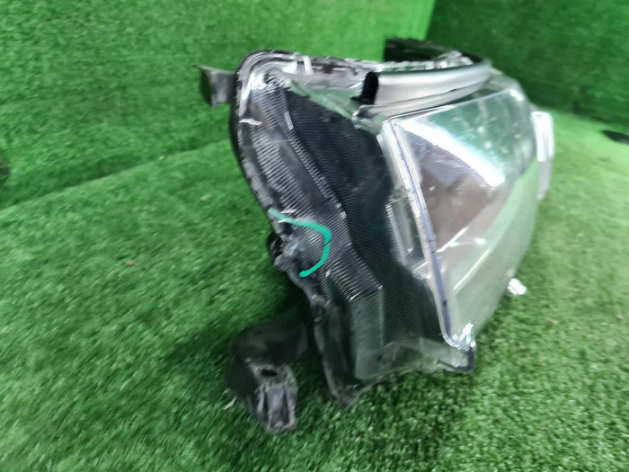 Фара левая Toyota Highlander 3 U50 (16-19) галоген