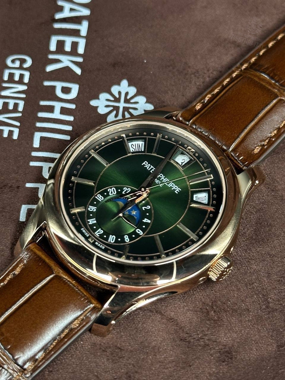 Часы Patek Philippe Complicated Watches 5205