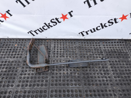 Кронштейн крыла переднего правый