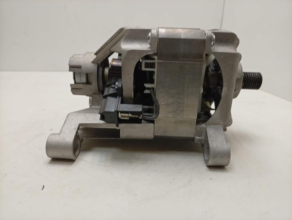 CS341062D2/2-07 кт32 Двигатель для стиральных машин Candy 45318699 6 контактов б/у