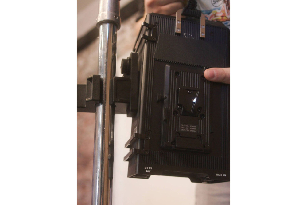 Светодиодный осветитель Aputure Light Storm LS 600D V-mount kit