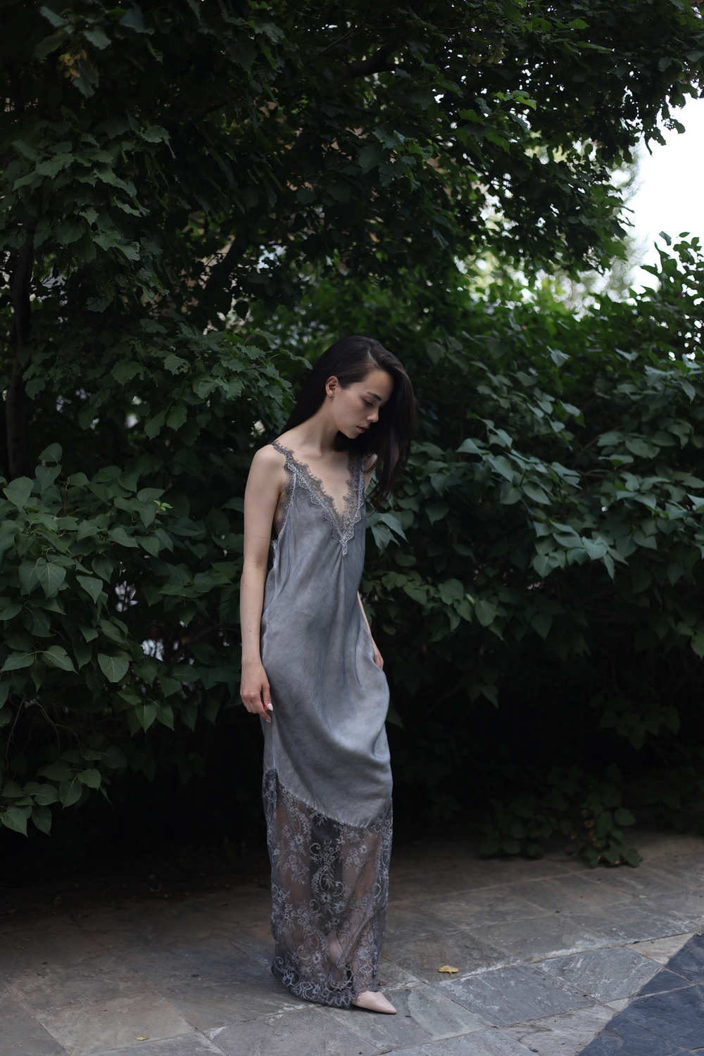 платье-комбинация с кружевной отделкой