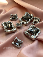 Пуговицы прямоугольные в серебре с камнем мятый металл