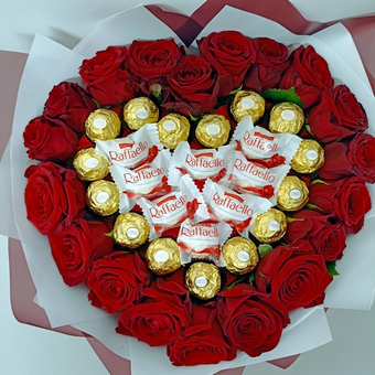 Сладкий букет из роз и конфет "Amor"