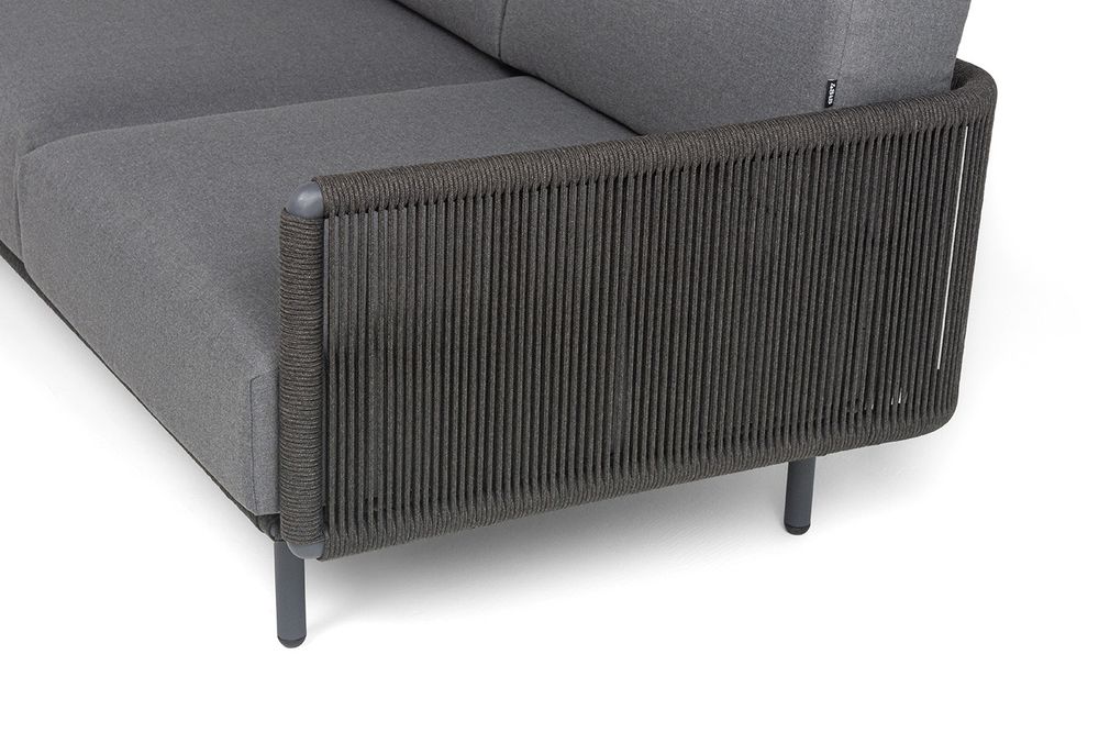 "Джелло" диван 3-местный плетеный из роупа, каркас алюминий темно-серый (RAL7024) муар, роуп темно-серый круглый, ткань темно-серая 027